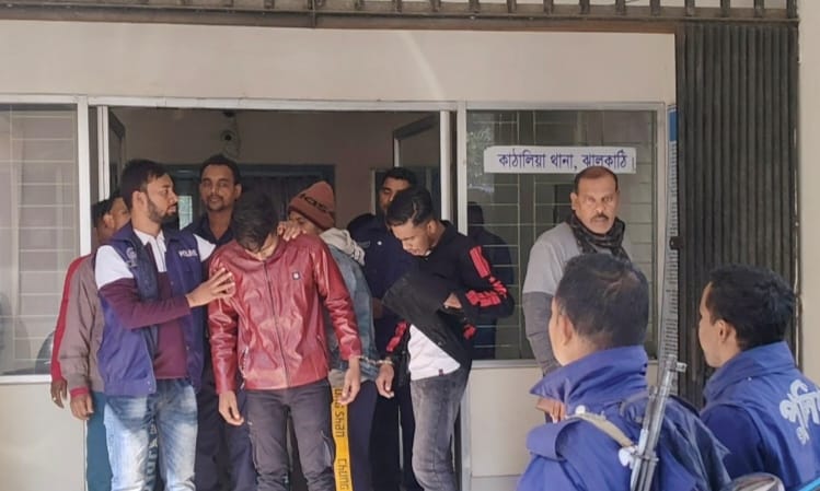 কাঠালিয়ায় চোরাই স্বর্ণালংকার ও নগদ টাকাসহ ৬ জন গ্রেফতার