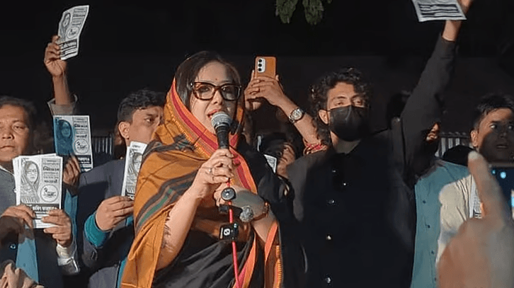 পথসভায় বক্তব্য দেন রুমিন ফারহানা। ছবি : সংগৃহীত