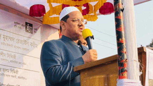 ময়মনসিংহ শহরের কৃষ্ণচূড়া চত্বরে অনুষ্ঠিত নির্বাচনী জনসভায় বক্তব্য রাখেন মুফতি সৈয়দ মুহাম্মাদ রেজাউল করীম