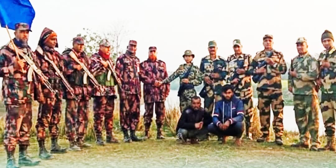 সীমান্তে আটক দুই ভারতীয় নাগরিককে পতাকা বৈঠকের মাধ্যমে ফেরত দিল বিজিবি