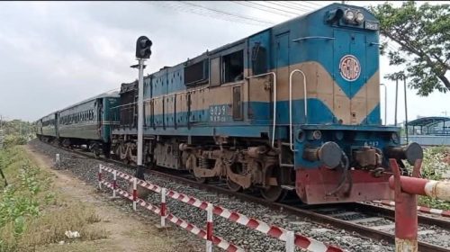 চলন্ত ট্রেন | ছবি: দৈনিক ইতিহাস