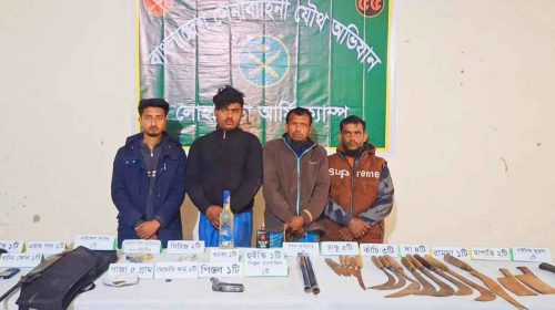 নড়াইলের লোহাগড়ায় মধ্যরাতের অভিযানে আগ্নেয়াস্ত্রসহ ৪ জন আটক