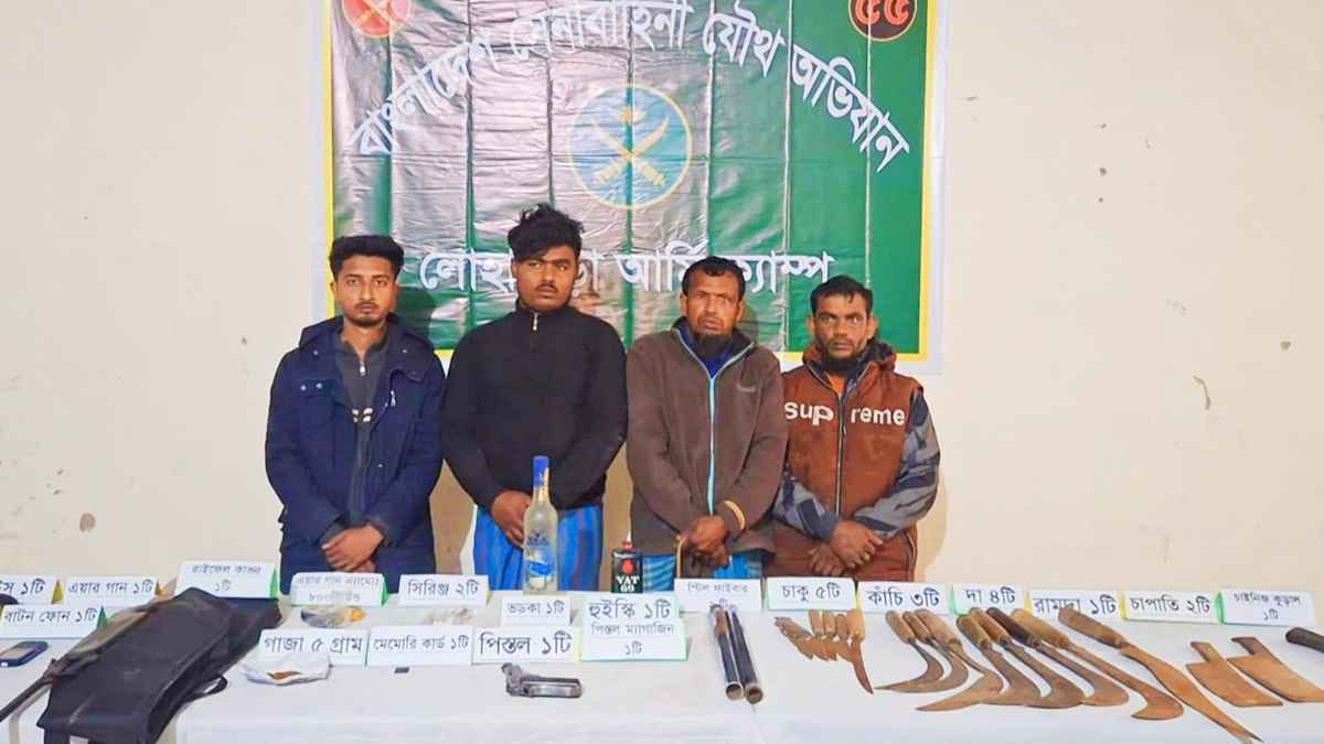 নড়াইলের লোহাগড়ায় মধ্যরাতের অভিযানে আগ্নেয়াস্ত্রসহ ৪ জন আটক