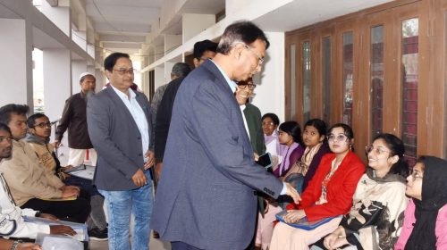খুবিতে প্রথম বর্ষের ভর্তি কার্যক্রম প্রত্যক্ষ করলেন উপ-উপাচার্য