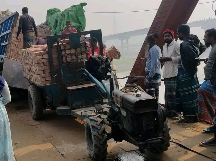 কুড়িগ্রামে সোনাহাট সেতু ভেঙে যোগাযোগ বিচ্ছিন্ন