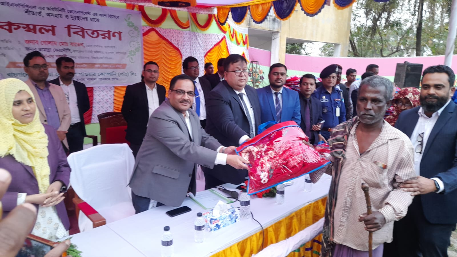 রামপালে বিআইএফপিসিএল’র উদ্যোগে ২ হাজার শীতার্তের মাঝে কম্বল বিতরণ
