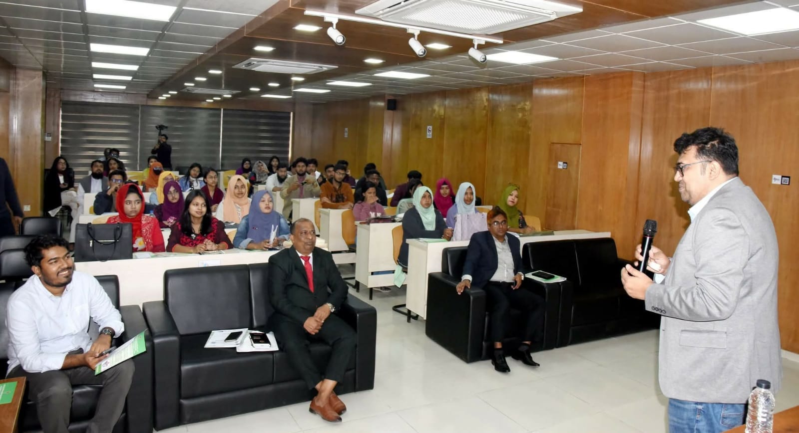 খুবিতে ‘See the Truth, Be the Change’ শীর্ষক নাগরিক সচেতনতা কর্মশালা