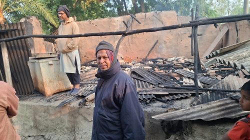 শ্যামনগরের নূরনগরে মজিদ হোসেনের বাড়িতে অগ্নিকাণ্ড, ব্যাপক ক্ষয়ক্ষতি | ছবি: দৈনিক ইতিহাস