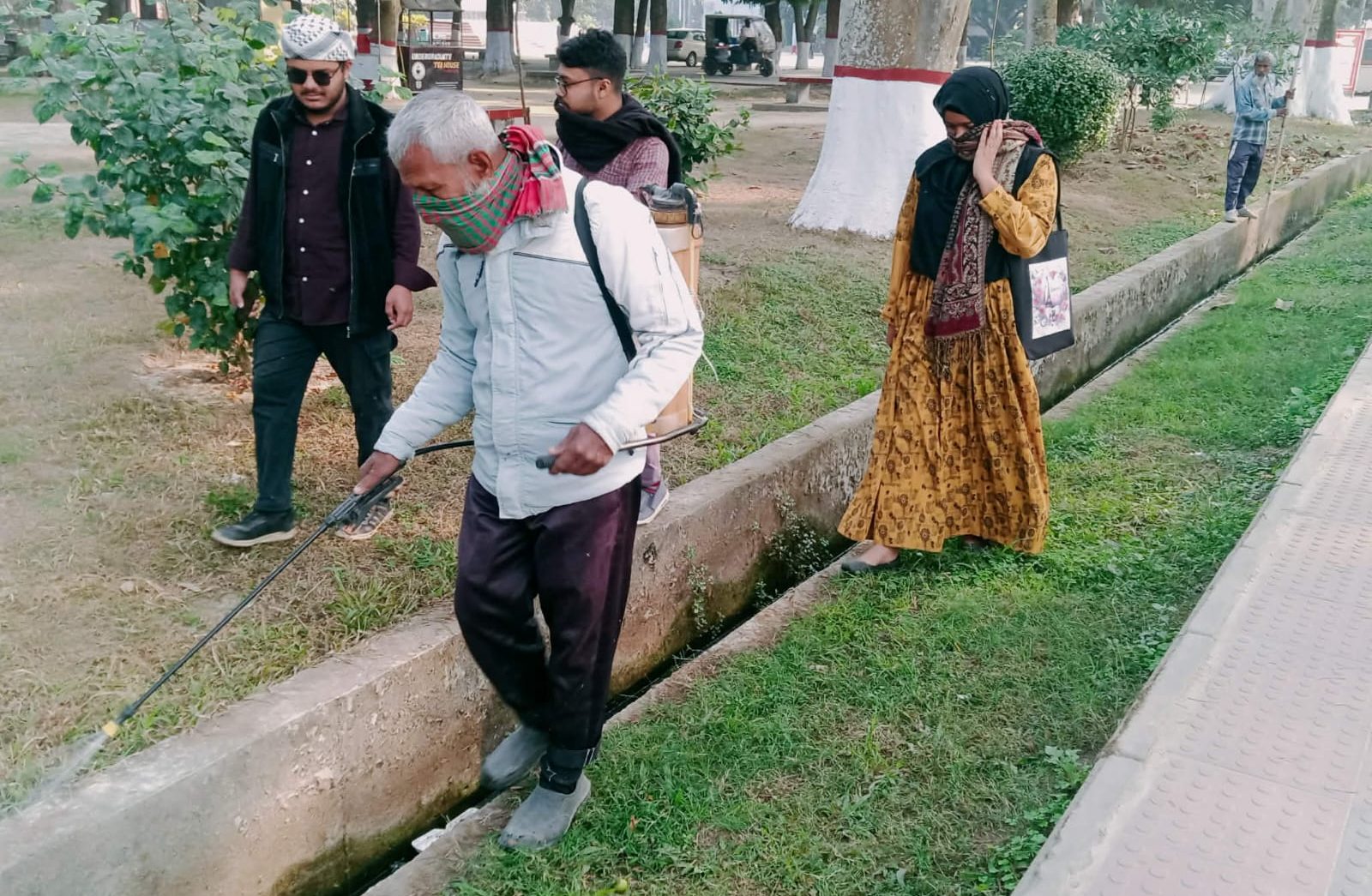 রাকসুর উদ্যোগে মশা নিধন কর্মসূচি