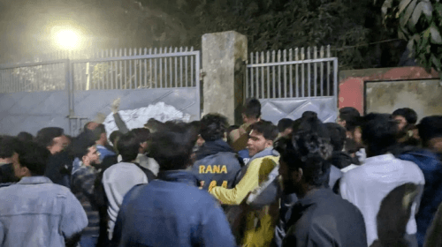 ঢাকা কলেজে উত্তেজনা।