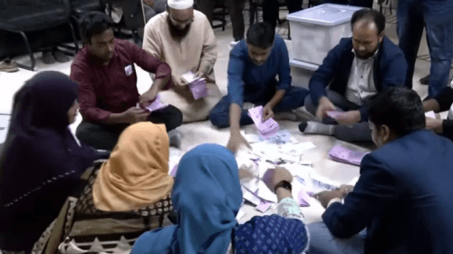 ভোট গণনা চলছে। ছবি : সংগৃহীত