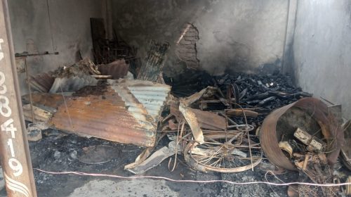 নোয়াখালীতে বিএনপির নির্বাচনী অফিসে ককটেল হামলা ও অগ্নিসংযোগ, পুড়ে ছাই দুই দোকান | ছবি : দৈনিক ইতিহাস