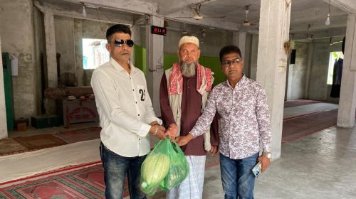 দুই যুগেরও বেশি মসজিদে বসবাস রত মুয়াজ্জিন পেল এমপির সহায়তা