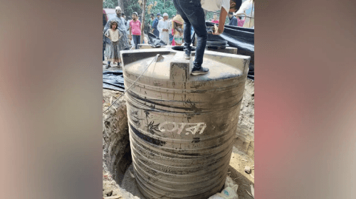 পানির ট্যাংক বসিয়ে অবৈধভাবে তেল মজুত করা হয়