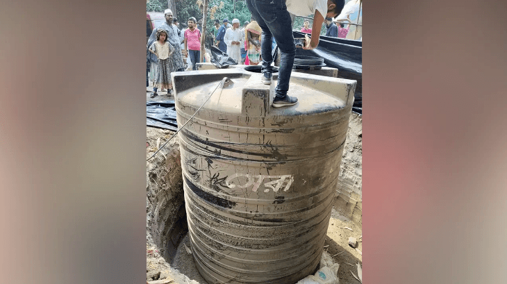 পানির ট্যাংক বসিয়ে অবৈধভাবে তেল মজুত করা হয়