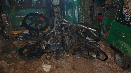 স্বেচ্ছাসেবক দলের নেতাকে গ্রেপ্তারের ঘটনায় র‌্যাবের ওপর হামলা