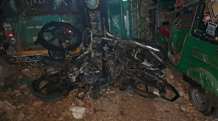 স্বেচ্ছাসেবক দলের নেতাকে গ্রেপ্তারের ঘটনায় র‌্যাবের ওপর হামলা