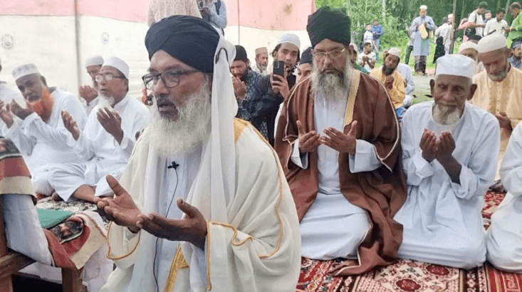 হাজীগঞ্জ সাদ্রা দরবার শরিফসহ প্রায় অর্ধশতাধিক গ্রামে পবিত্র ঈদুল ফিতরের জামাত অনুষ্ঠিত হয়েছে। ছবি : সংগৃহীত