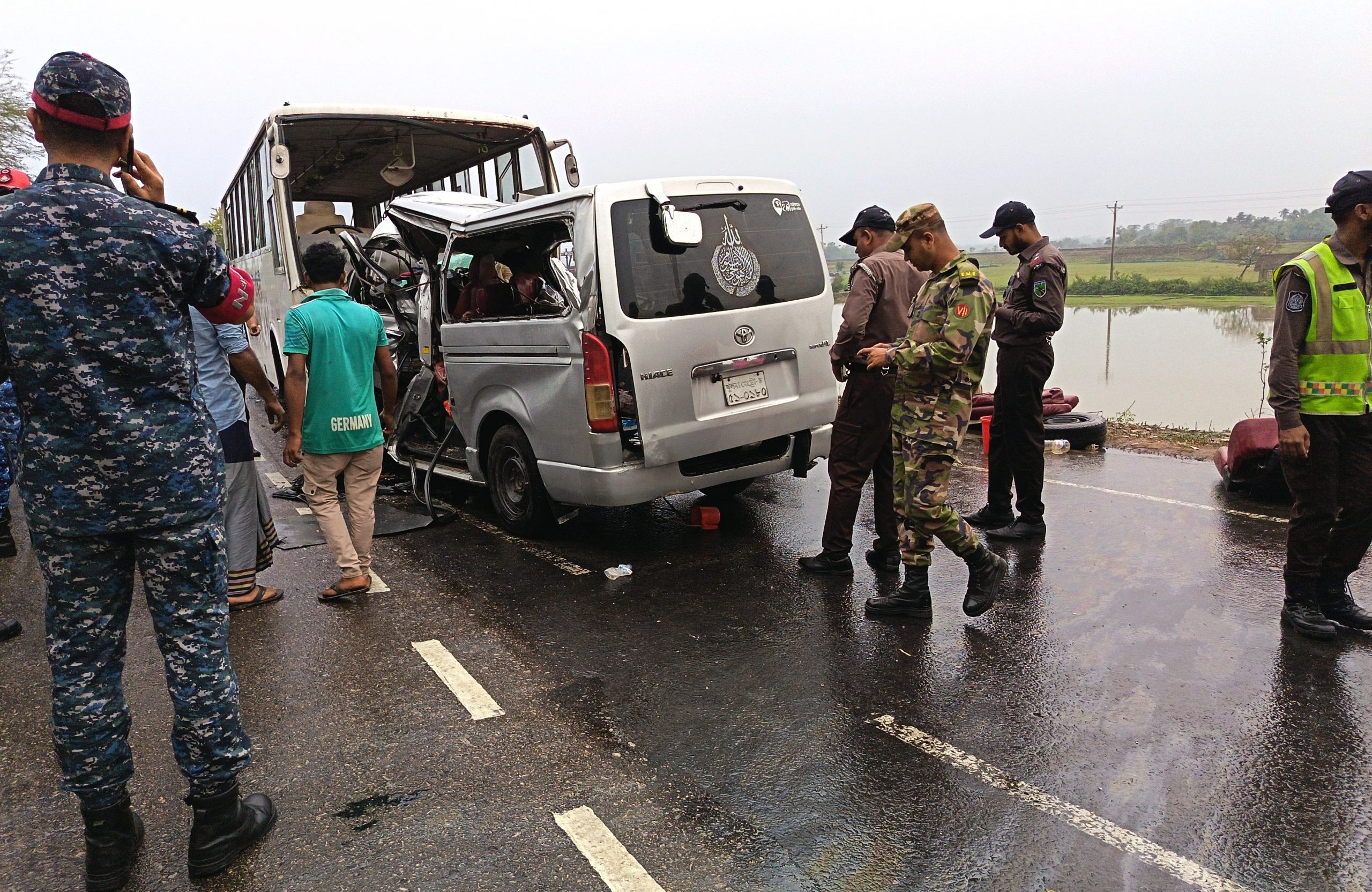 বাসর সাজানোর আগেই মৃত্যুর মিছিল: বিয়ের শাড়িই হলো কনের কাফন