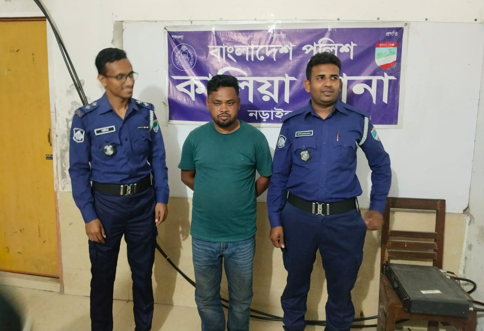 নড়াইলের কালিয়ায় শীর্ষ মাদক ব্যবসায়ী ইয়াবা ও নগদ টাকাসহ গ্রেফতার