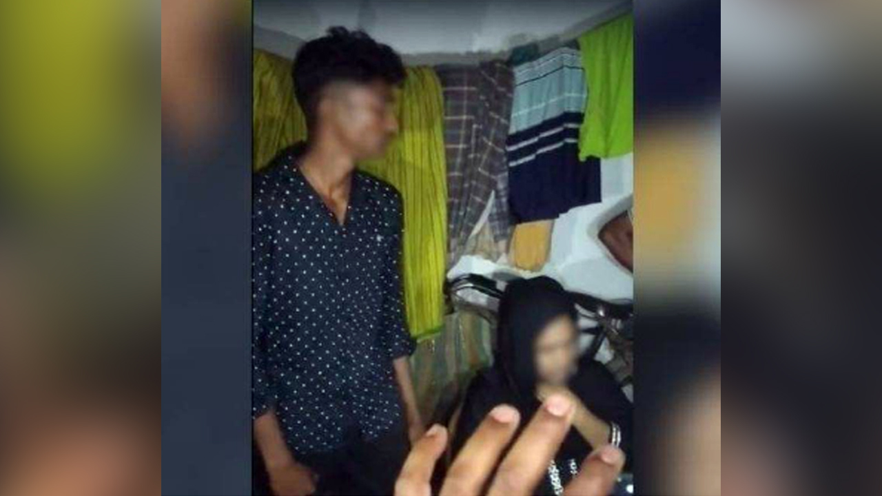 আলোচিত নানি-নাতি