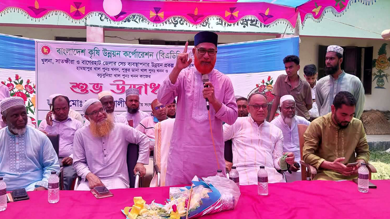 মোরেলগঞ্জে খাল পুনঃখনন কার্যক্রমের উদ্বোধনে এমপি আব্দুল আলীম