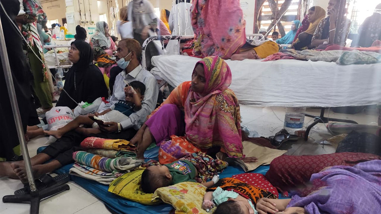 হাসপাতালে রোগীরা। ছবি : সংগৃহীত